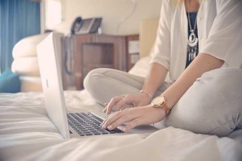 Freelancer works flexible work hours