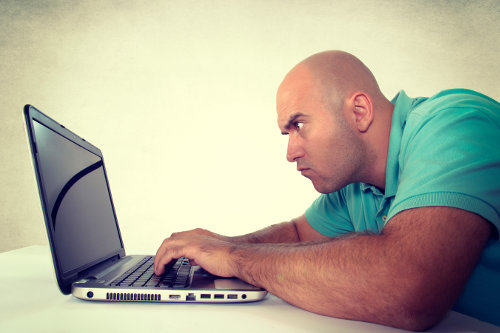 Detractor writing bad review