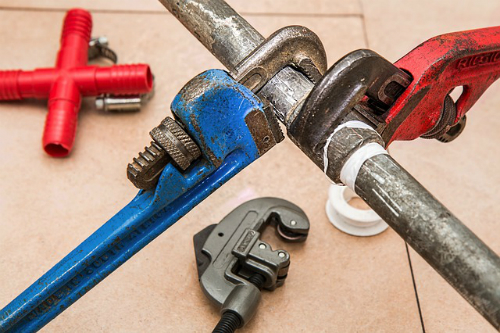 Tips to run a new pipe repair business.