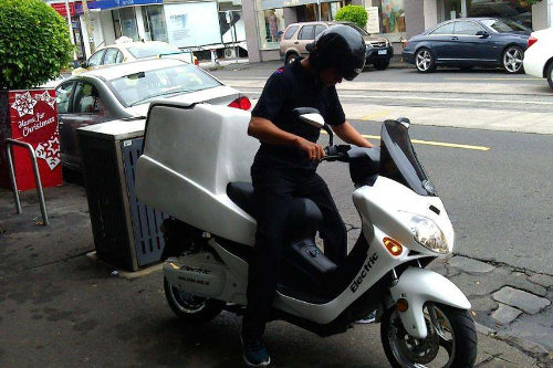 Electric scooter for deliveries