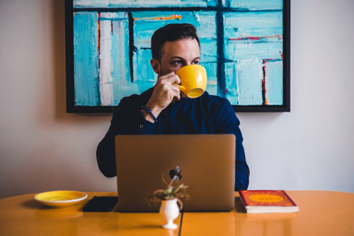 Online business owner using virtual headquarter services