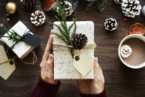 3 Tips for Giving Your Investors Gifts For the Holidays