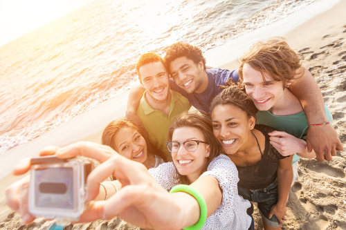 Colleagues traveling together in a employee travel reward scheme