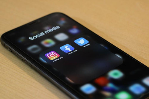 Attracting customers on social media
