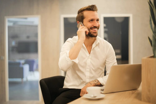 Data analyst on the phone