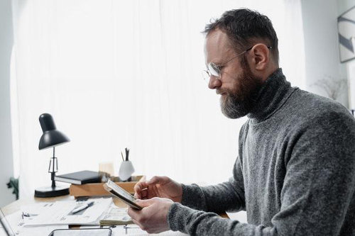 Man finds online lenders